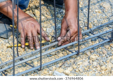 technician bundle wire steel rod for construction job