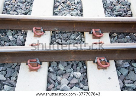 Steel support rails with concrete sleepers strewn with gravel