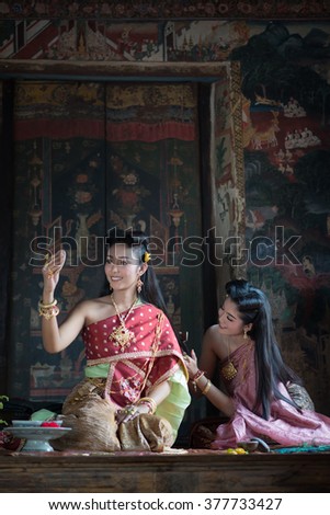 Beautiful Thai lady in Thai traditional dress