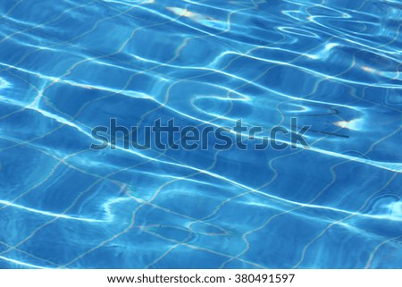 a blue water in the pool and near the background