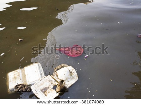 Junk in the Chao Phraya river. (morning photo with sunshine)
