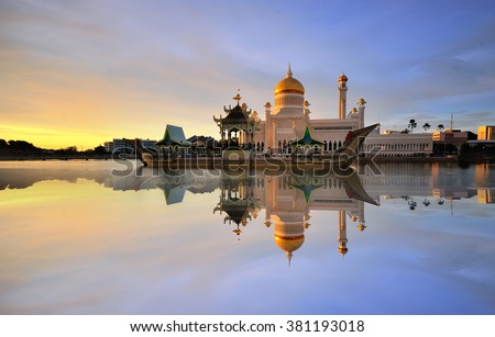 Beautiful View of Sultan Omar Ali Saifudding Mosque, Bandar Seri Begawan, Brunei, Southeast Asia with reflection Royalty-Free Stock Photo #381193018