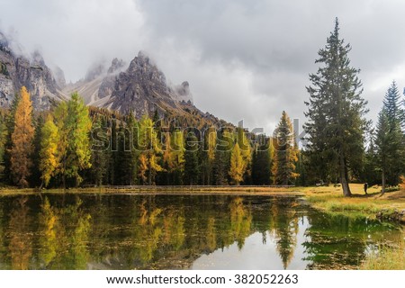 Lago Antorno with mauntain reflected in the lake and trees in autumn colours