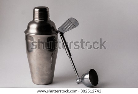 Cocktail shaker with ? measure cup shaped like a golf club