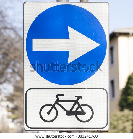 Road sign indicating the direction of the bike path.