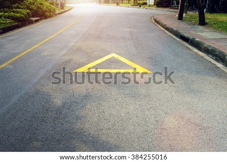 Arrow on the road, yellow 