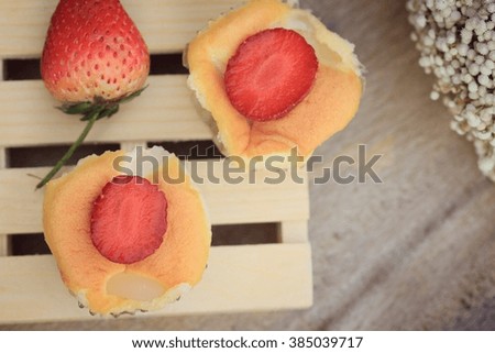 cake with fresh strawberry