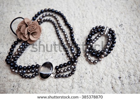 Necklace and bracelet made of artificial black pearls