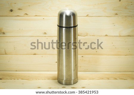 a picture of thermos with pine wood texture.