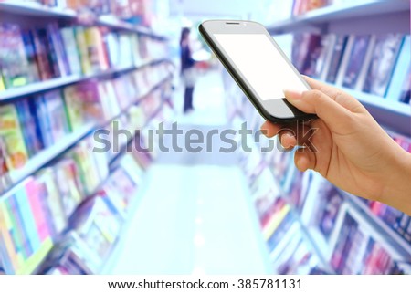 hand holding mobile with blur people in bookstore background