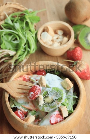 mix salad fresh kiwifruit