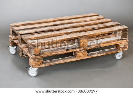 The wooden pallet 