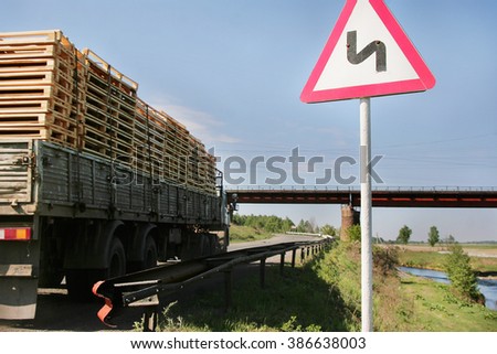 Russian road sign: winding road 