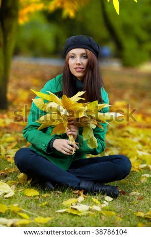 Beautiful young woman in autumn park. Shallow DOF.