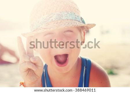 Funny Wriggles Boy Wattled Hat Make Fingers V Gesture Summer Beach Day Background Toned 