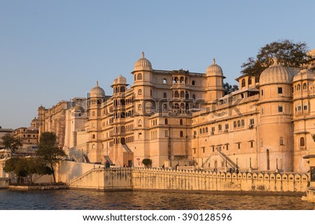This photo was shot from Udaipur city in the evening time. Udaipur city palace was built over a period of nearly 400 years being contributed by several kings of the dynasty.