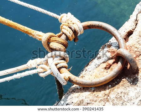 detail of a old marine rope in a harbour
