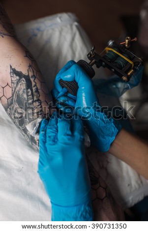 tattooing black and white, plugging sleeves, a close-up of sterile gloves