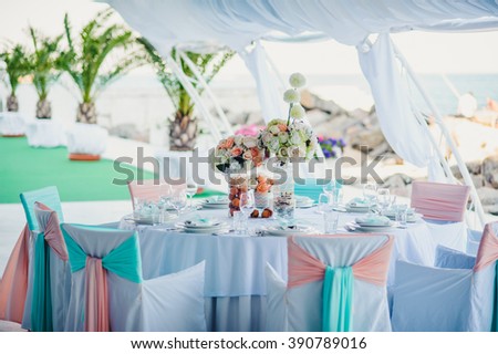 Luxury, elegant wedding reception table arrangement Royalty-Free Stock Photo #390789016