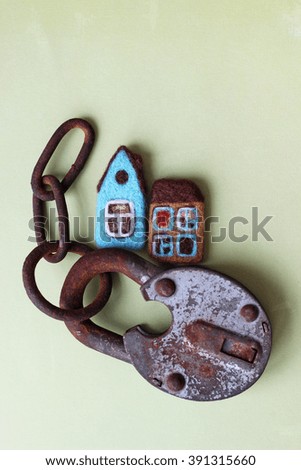 toy houses and vintage lock 
