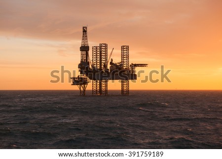 Silhouette of a drilling rig Royalty-Free Stock Photo #391759189