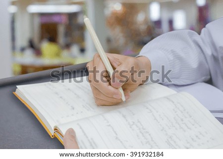 isolated hand of business man holding pen and notebook with clipping path: business concept