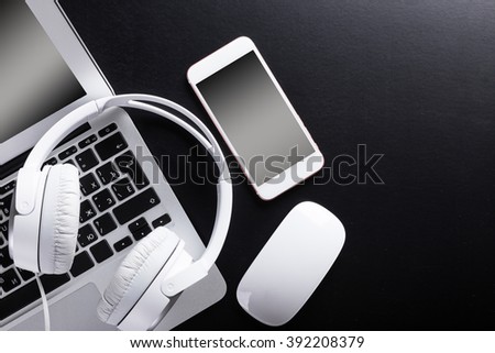 Headphones & laptop