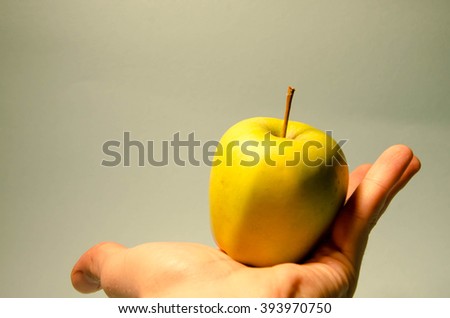 hand holding green apple 