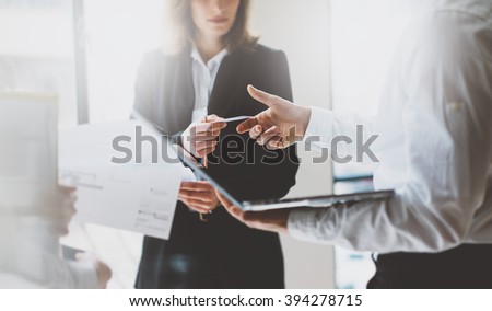 Photo business partners meeting. Team presentation. Business woman giving card colleague. Presentation new project modern office. Blurred background, film effect, horizontal