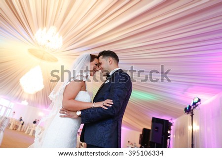 groom and bride hugging