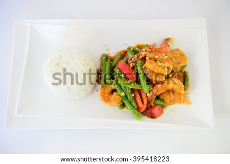 Spicy stir fried shrimp with red curry paste and Yard Long bean