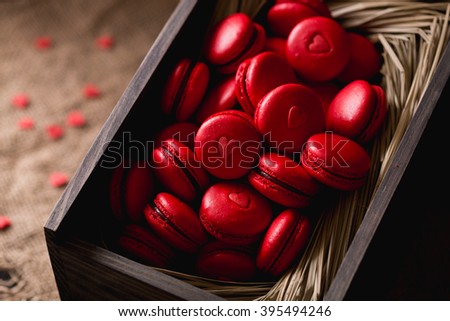 red cake macaroons
