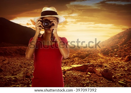 Asian traveler take photo of the mountain
