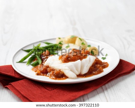 Cod fillet in tomato sauce with green beans and new potatoes