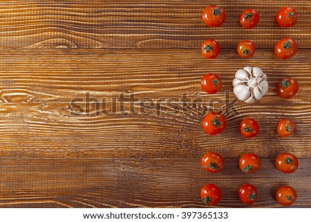 tomato with garlic on wooden background