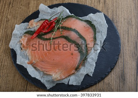 Sliced salmon with dill and thyme 