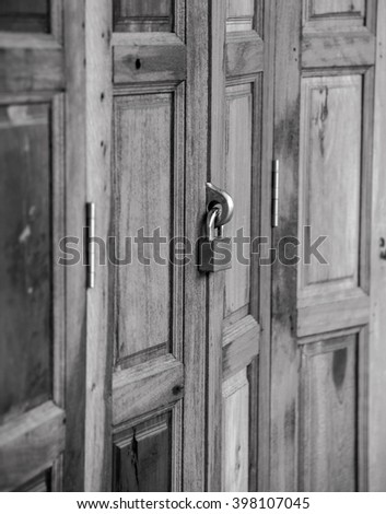 Lock doors on monochrome 