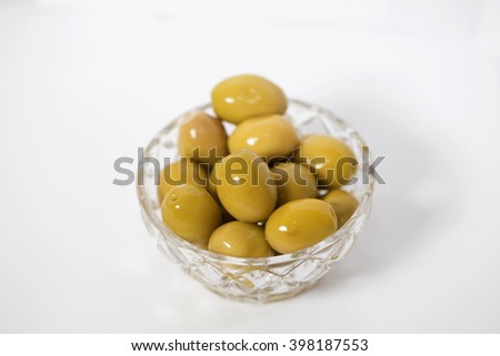 Green and black olives on the bowl