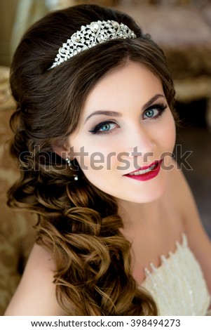 Beautiful brunette  Bride portrait wedding makeup and hairstyle with diamond crown, fashion bride model jewelry and beauty female face, gorgeous beauty bride,bride in luxury wedding dress,