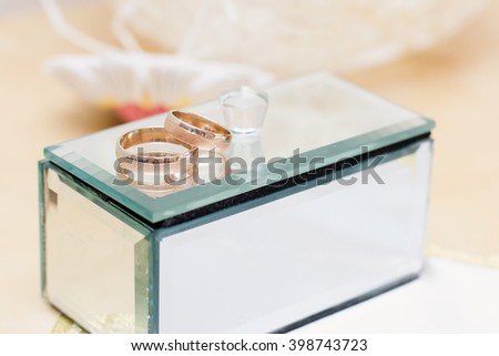 gold wedding rings and mirror casket