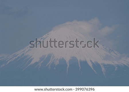 Mt. Fuji of which I took a picture by zooming