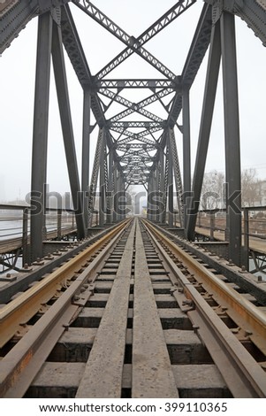 Railway bridge steel frame, closeup of photo 