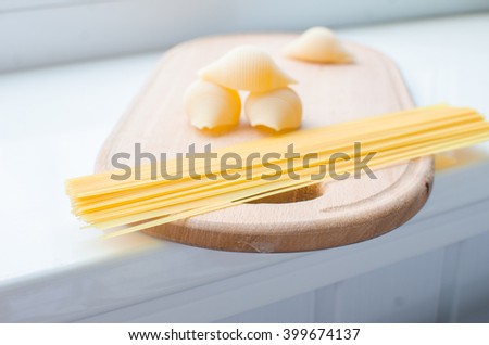 pasta and spaghetti uncooked