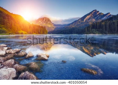 Fantastic views of the turquoise Lake Obersee under sunlight. Dramatic and picturesque scene. Location famous resort: Nafels, Mt. Brunnelistock, Swiss Alps. Europe. Artistic picture. Beauty world.