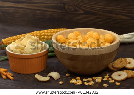 Corn flakes and beads, sharp taste the crackers. Green onions. It's pictured in the Studio photo. Causes the appetite. Just want beer.