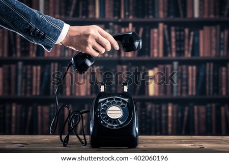 Black phone, a lot of books