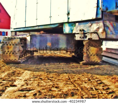 photo of the giant tracked crane HDR