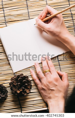 hand using laptop and write note inspire idea on wood desk