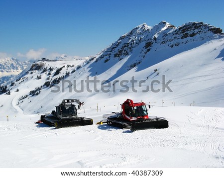 Machines on the slope (Flumserberg, Switzerland)