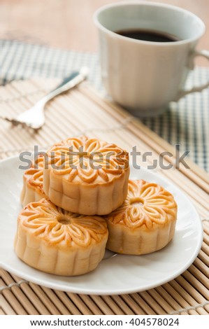 mooncake , traditional chinese foods during mid autumn festival